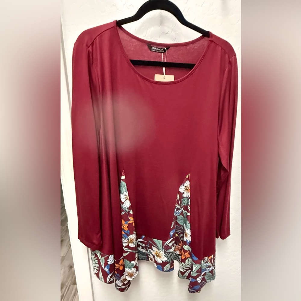 Burgundy Floral Long Sleeve Top. Size 18-20/1X. NWT